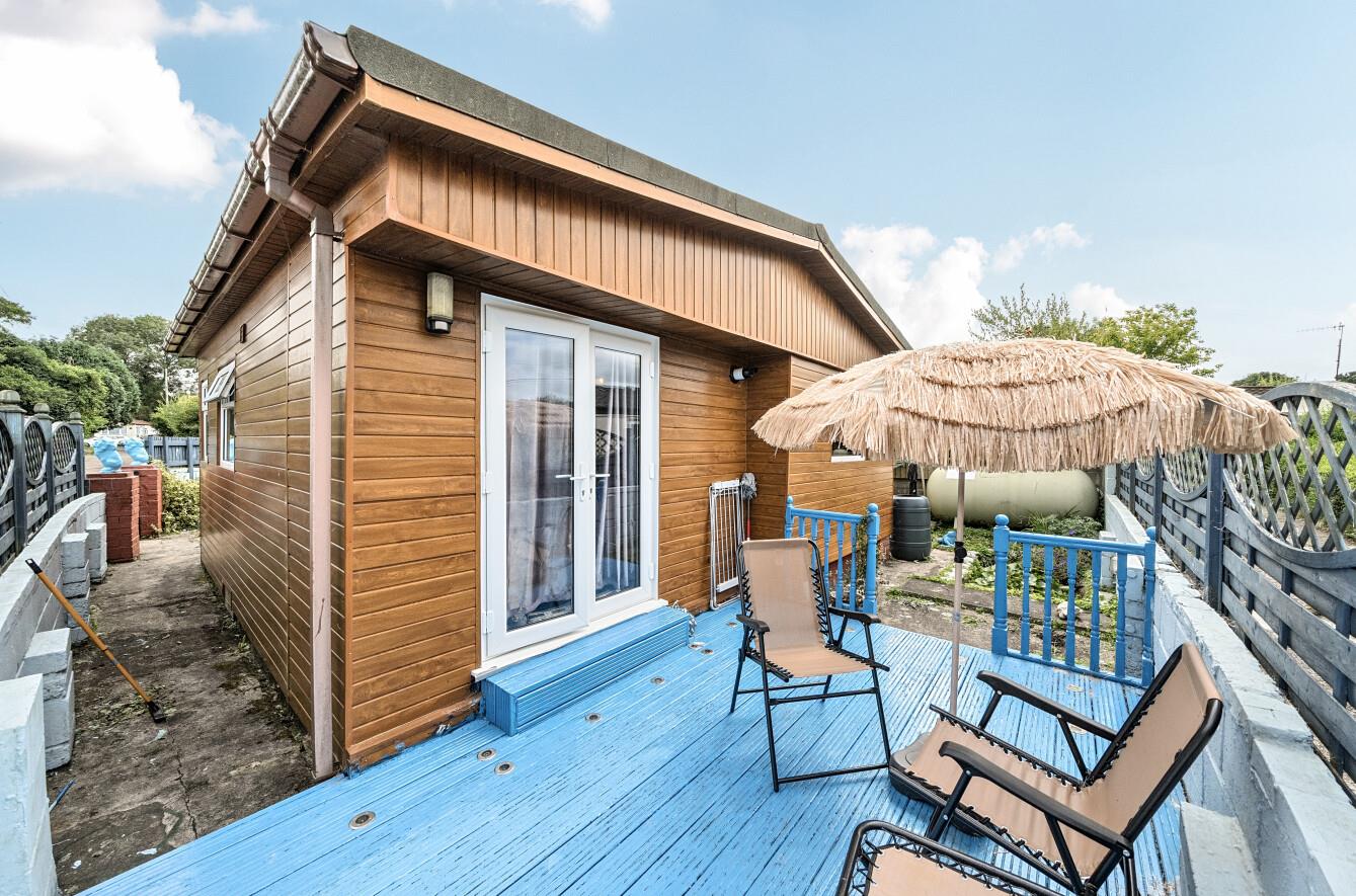 Oakland Park, Fforestfach, Swansea, SA5 4BX